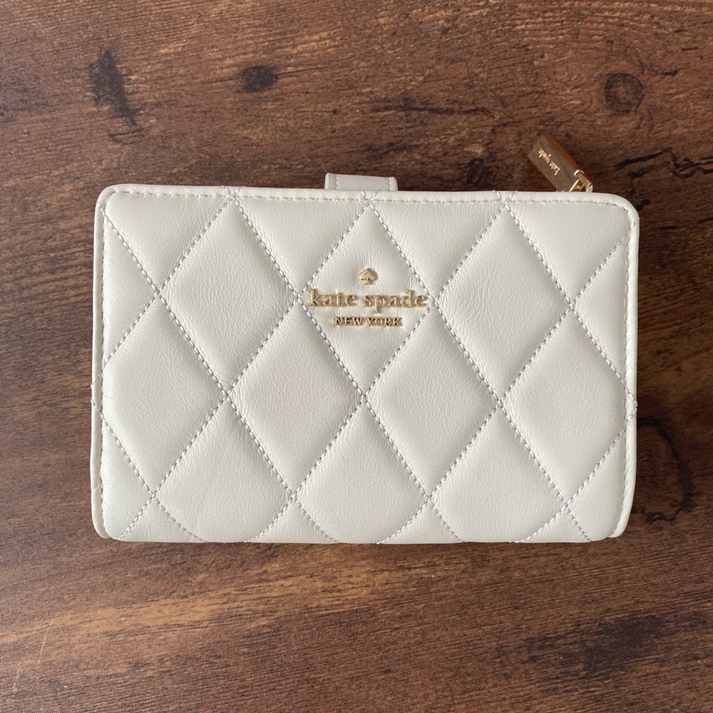 Kate Spade Wallet in cream with quilted detail